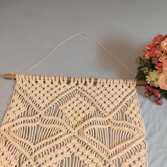 Macrame wall hanging with pocket. - Picture 4 of 5